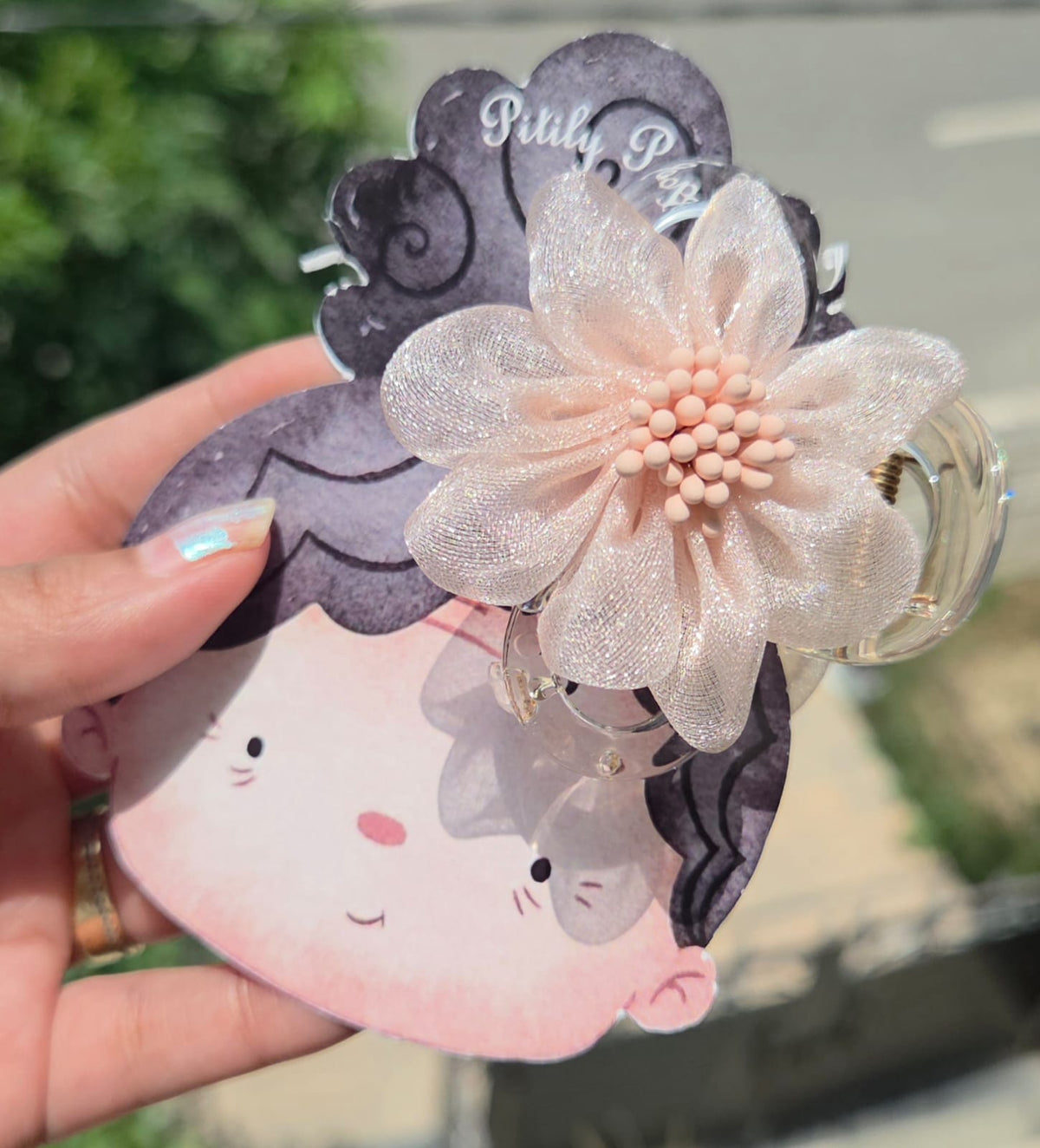 Soft blush pink elegant 3D floral clutcher for secure half-up hairstyles.