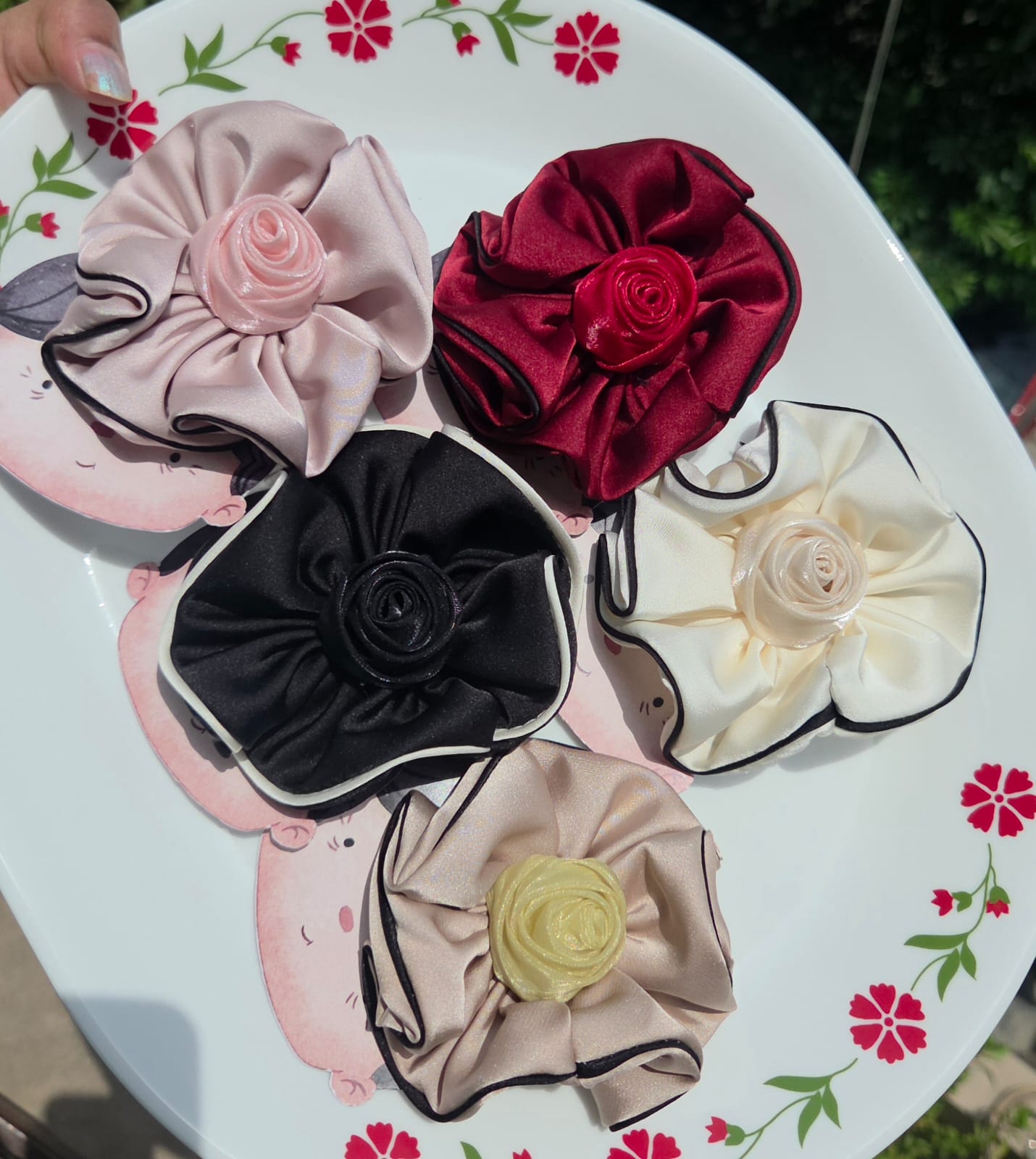Handmade satin flower hair clips with alligator clip backing in 5 colors.
