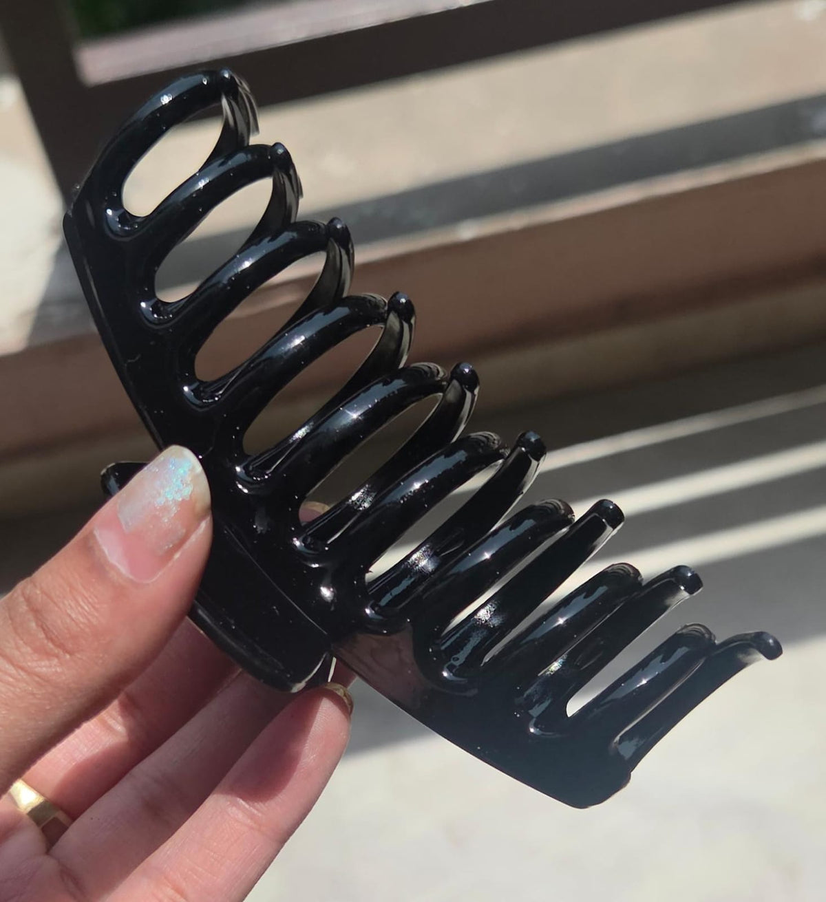 Premium non-slip hair clutcher for women available in four neutral everyday shades.
